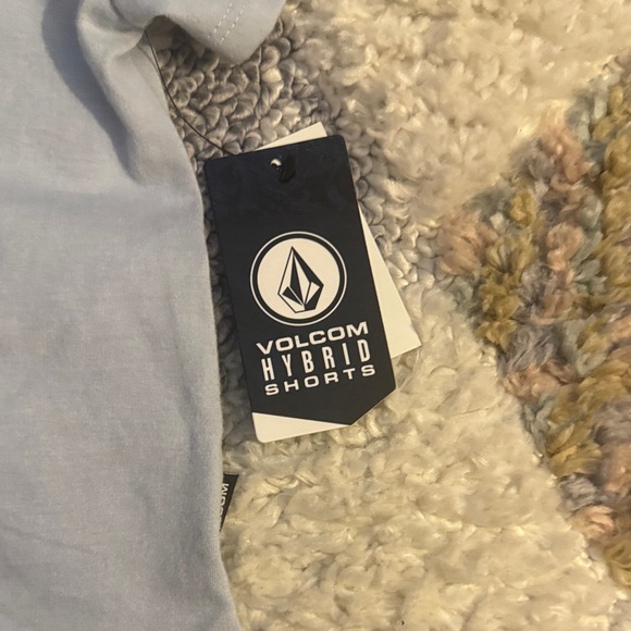 Volcom Set - Picture 4 of 4